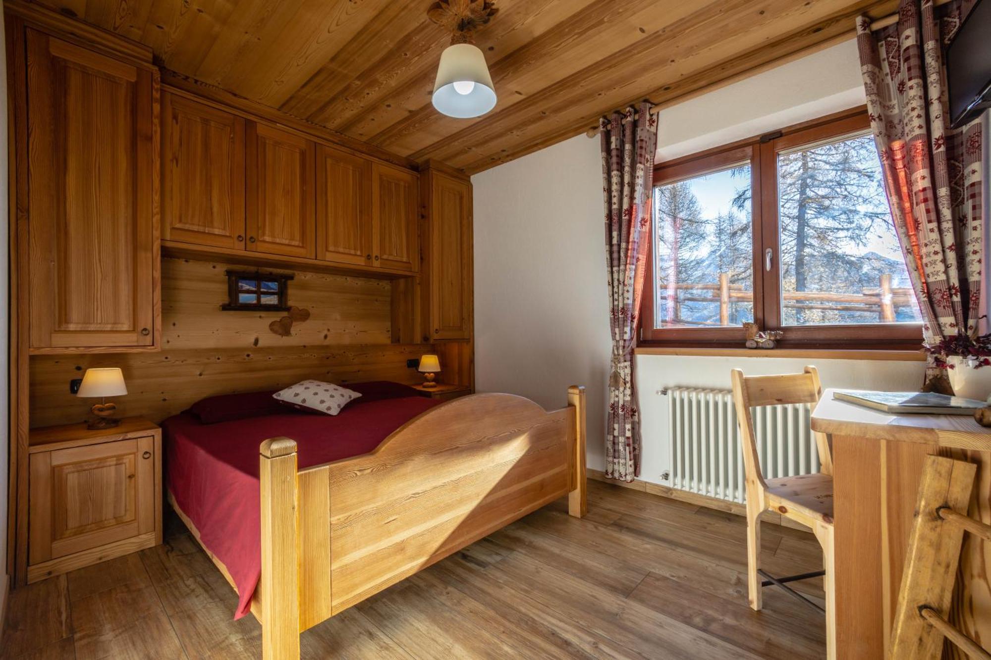 Le Coin Des Melezes - Nature & Trek - Camere In Baita Di Montagna Brusson Luaran gambar
